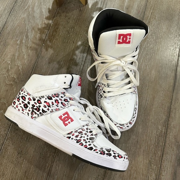 DC Skateboarding Shoes - Picture 2 of 11